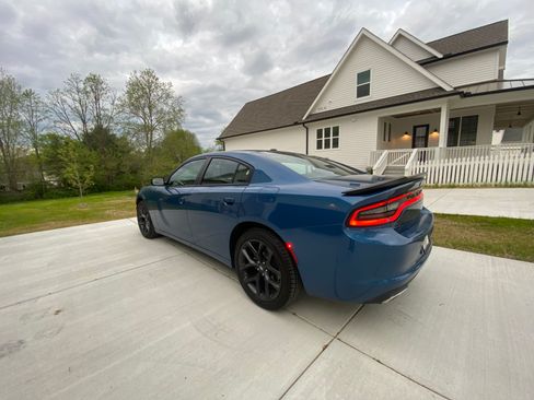 Used 2022 Dodge Charger SXT w/ Blacktop Package image 4