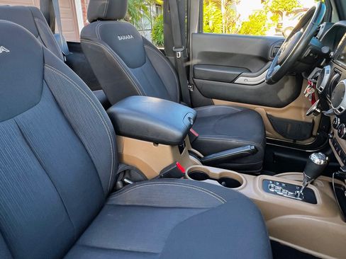 Used 2016 Jeep Wrangler Sahara w/ Connectivity Group AWD/4WD image 23