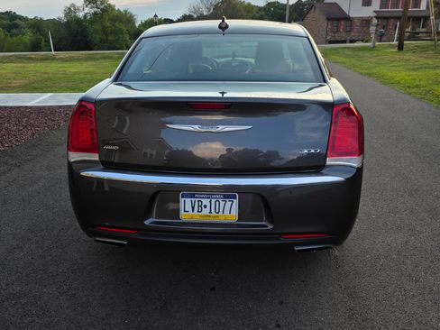 Used 2015 Chrysler 300 Limited image 15