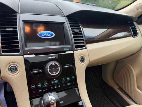 Used 2019 Ford Taurus Limited image 8