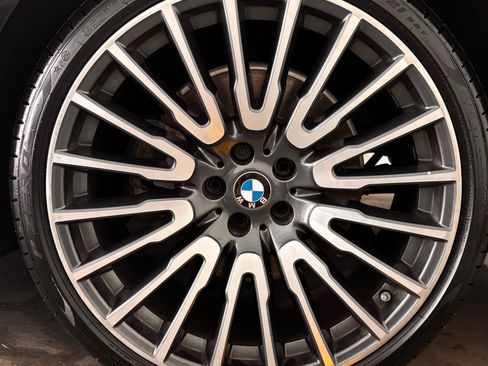 Used 2017 BMW 750i RWD image 30