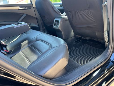 Used 2014 Volkswagen Passat TDI SE image 8