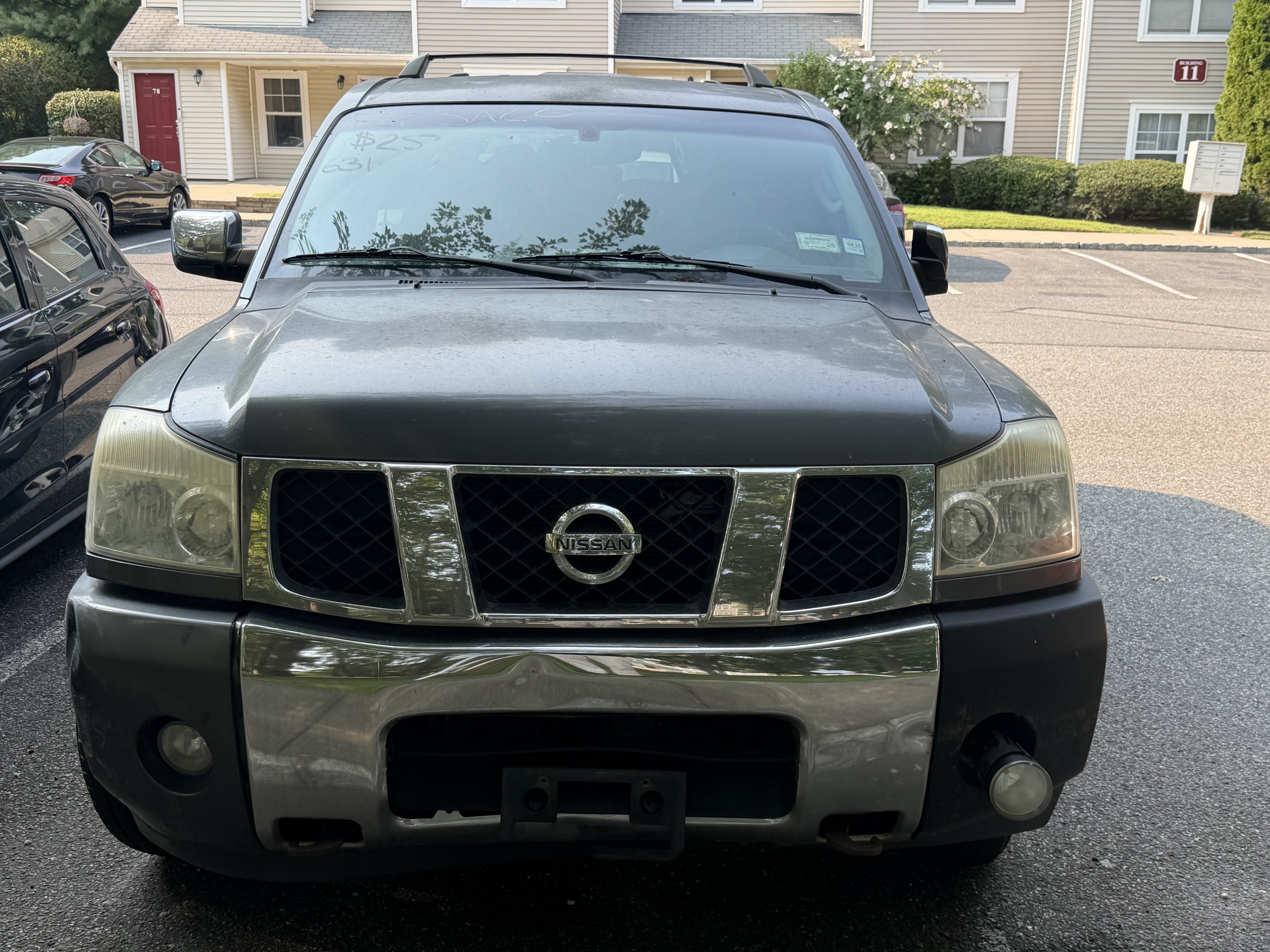 Used 2004 Nissan Armada SE AWD/4WD image 1