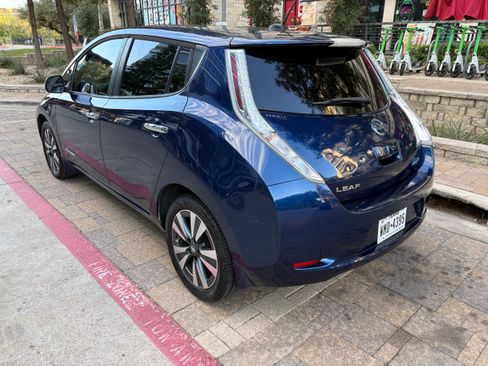 Used 2017 Nissan Leaf SV image 8