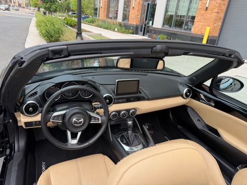 Used 2016 MAZDA MX-5 Miata Grand Touring RWD image 9