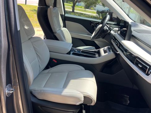 Used 2025 Lincoln Aviator Reserve w/ Equipment Group 201A AWD/4WD image 17