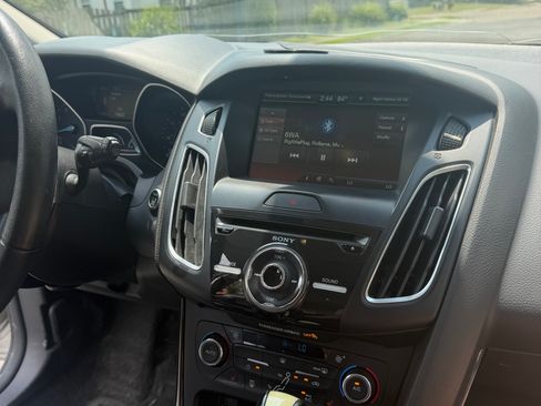 Used 2015 Ford Focus Titanium w/ Titanium Technology Package FWD image 18