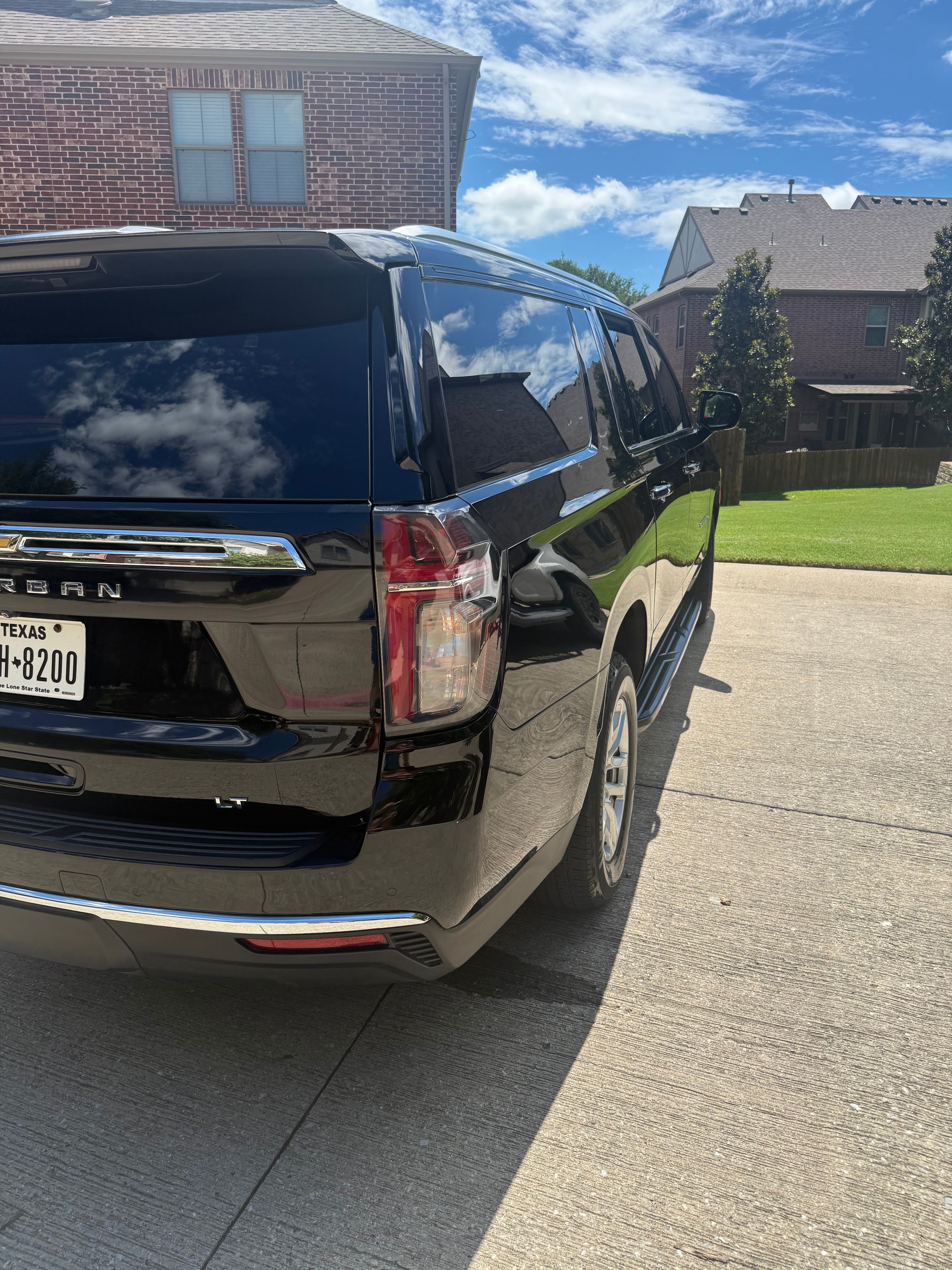 Used 2021 Chevrolet Suburban LT RWD image 6