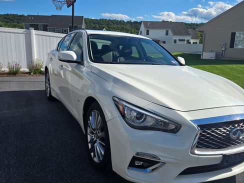 Used 2018 INFINITI Q50 Luxe w/ Essential Package (3.0T Luxe) AWD/4WD image 2