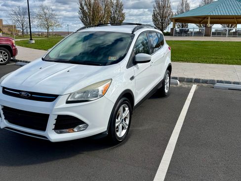 Used 2013 Ford Escape SE image 2