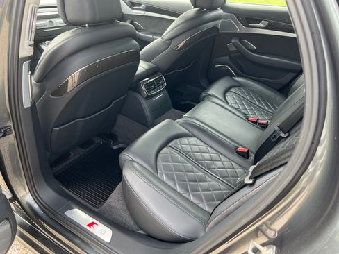 Used 2015 Audi S8 image 9