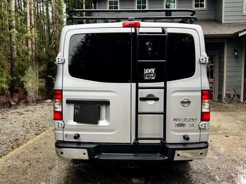 Used 2017 Nissan NV 3500 SL image 4