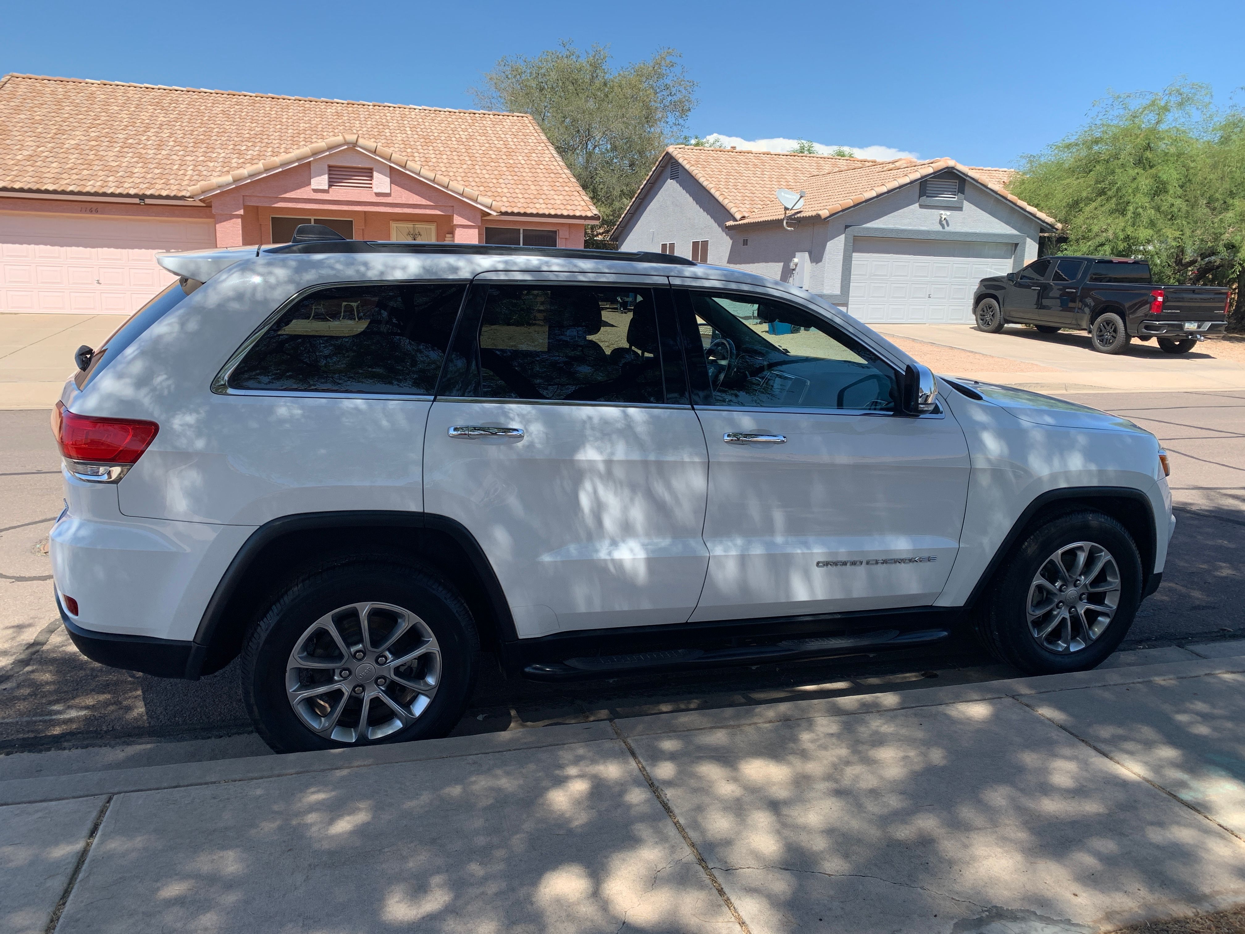 Used 2015 Jeep Grand Cherokee Limited w/ Luxury Group II AWD/4WD image 8