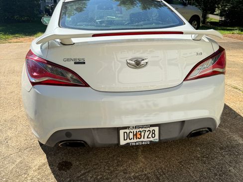 Used 2013 Hyundai Genesis 3.8 image 5