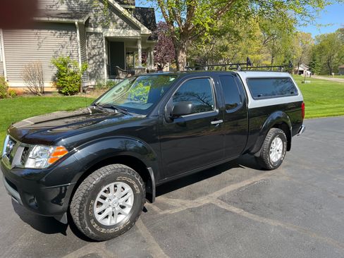 Used 2016 Nissan Frontier SV AWD/4WD image 1