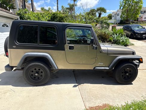 Used 2004 Jeep Wrangler 4WD image 1