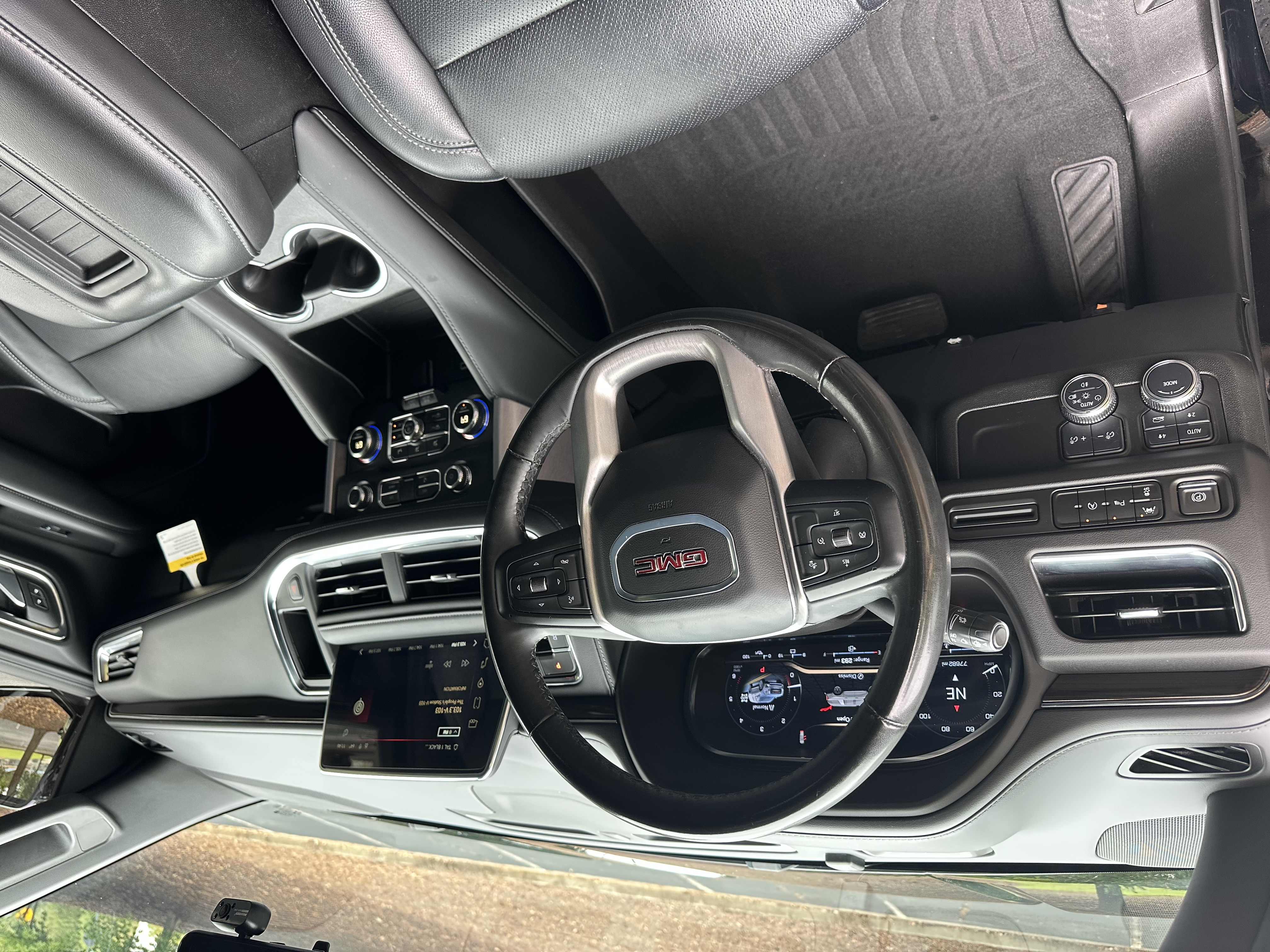 Used 2024 GMC Yukon XL SLE w/ Gmc Pro Safety Plus Package AWD/4WD image 8
