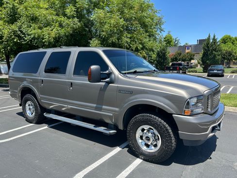 Used 2004 Ford Excursion Limited image 11