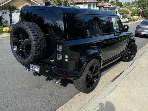 Used 2023 Land Rover Defender 110 image 5