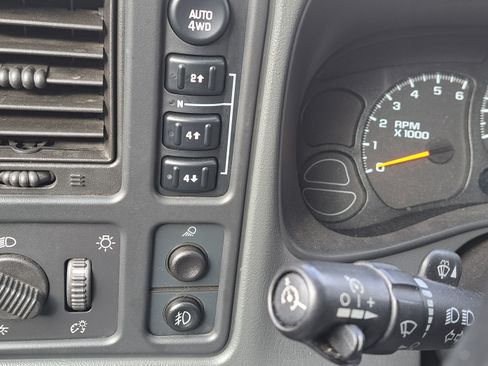 Used 2005 Chevrolet Avalanche Z71 w/ Preferred Equipment Group image 29