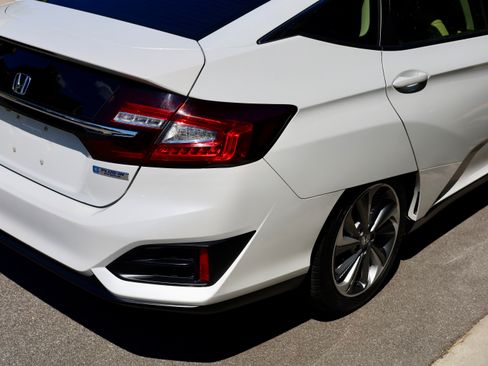Used 2018 Honda Clarity Plug-In Hybrid image 24