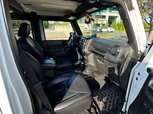 Used 2014 Jeep Wrangler Unlimited Sahara w/ Dual Top Group image 17
