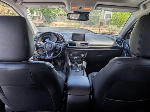Used 2018 MAZDA MAZDA3 Grand Touring w/ Premium Equipment Package FWD image 11