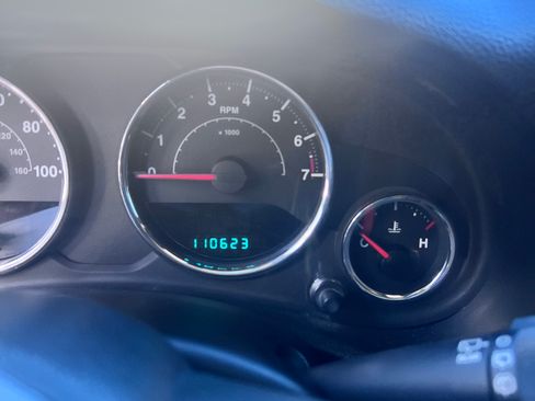 Used 2013 Jeep Wrangler Unlimited Sahara AWD/4WD image 14