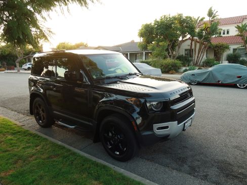 Used 2023 Land Rover Defender 90 SE image 17