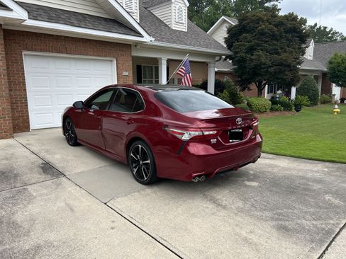 Used 2018 Toyota Camry XSE FWD image 6