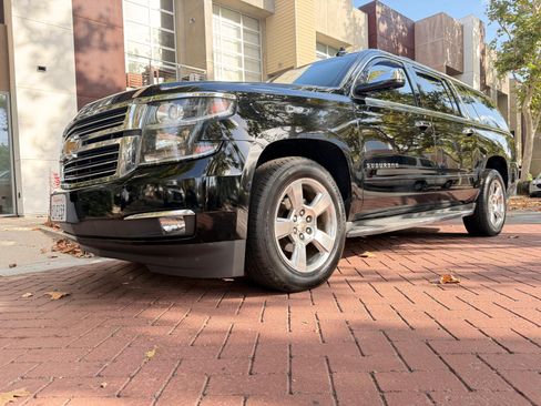 Used 2015 Chevrolet Suburban LTZ image 4