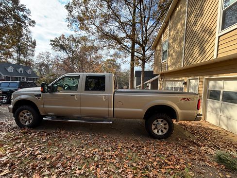 Used 2010 Ford F350 Lariat image 26