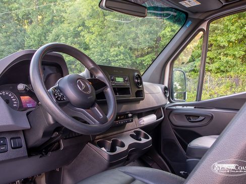 Used 2021 Mercedes-Benz Sprinter 2500 image 20