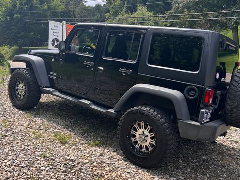 Used 2017 Jeep Wrangler Unlimited Sport w/ Quick Order Package 24S image 8