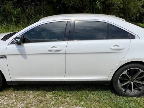 Used 2015 Ford Taurus Limited w/ Equipment Group 301A FWD image 4