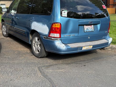 Used 2003 Ford Windstar SE FWD image 3