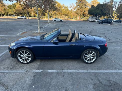 Used 2011 MAZDA MX-5 Miata Grand Touring w/ Premium Pkg image 5