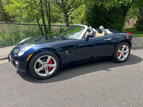 Used 2008 Pontiac Solstice Convertible w/ Premium Package RWD image 5