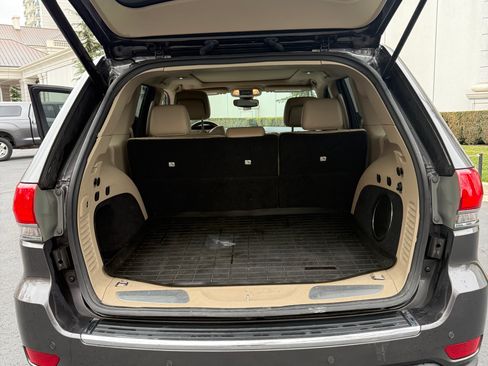 Used 2019 Jeep Grand Cherokee Limited w/ Luxury Group II image 6