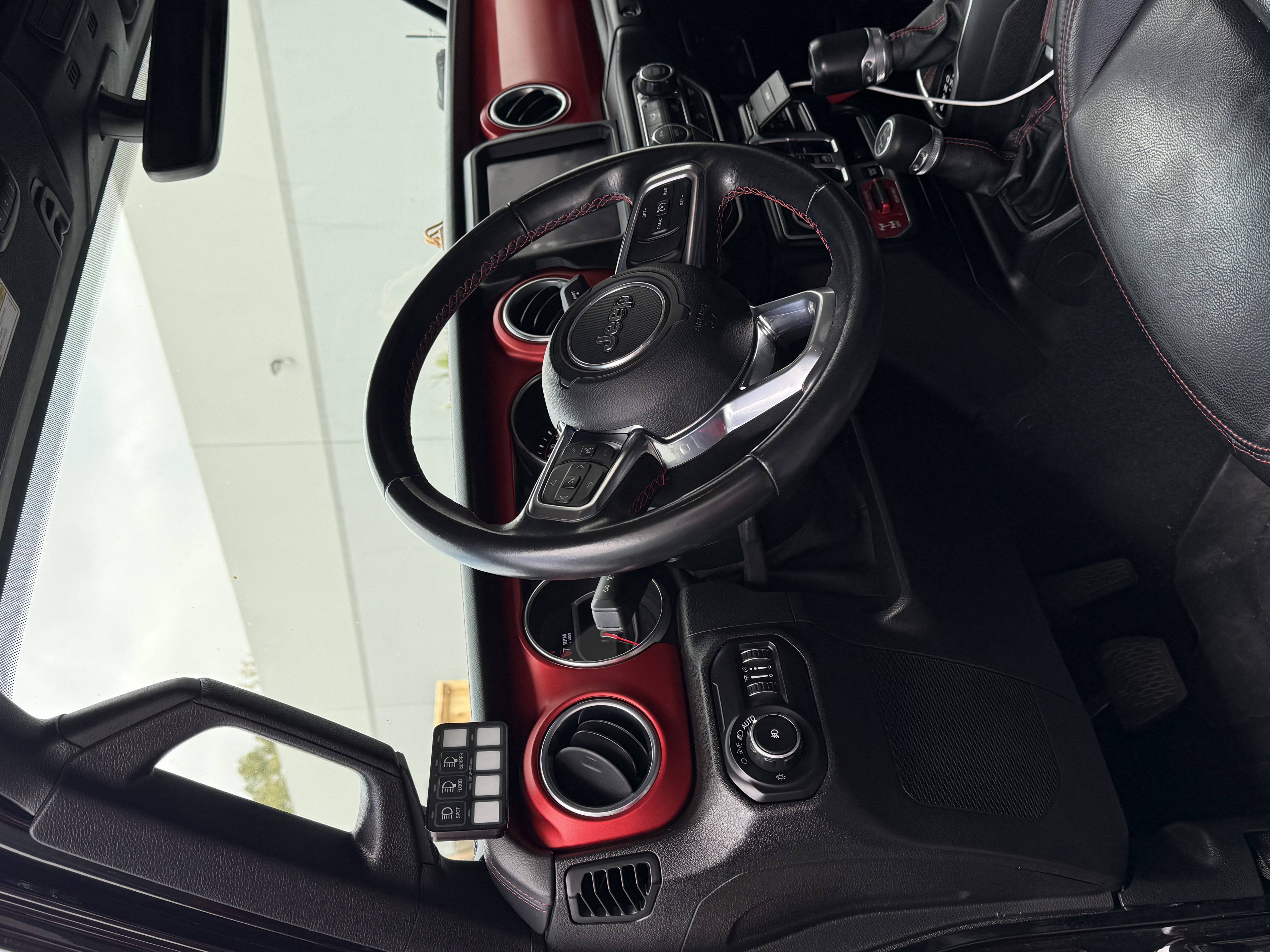 Used 2020 Jeep Wrangler Unlimited Rubicon AWD/4WD image 2