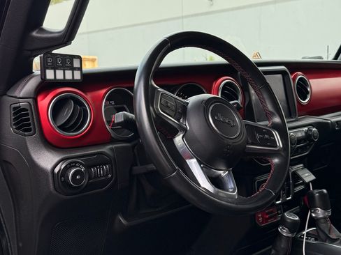 Used 2020 Jeep Wrangler Unlimited Rubicon AWD/4WD image 2