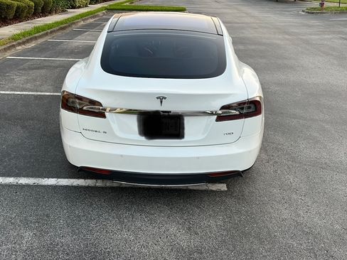 Used 2015 Tesla Model S 70D image 23