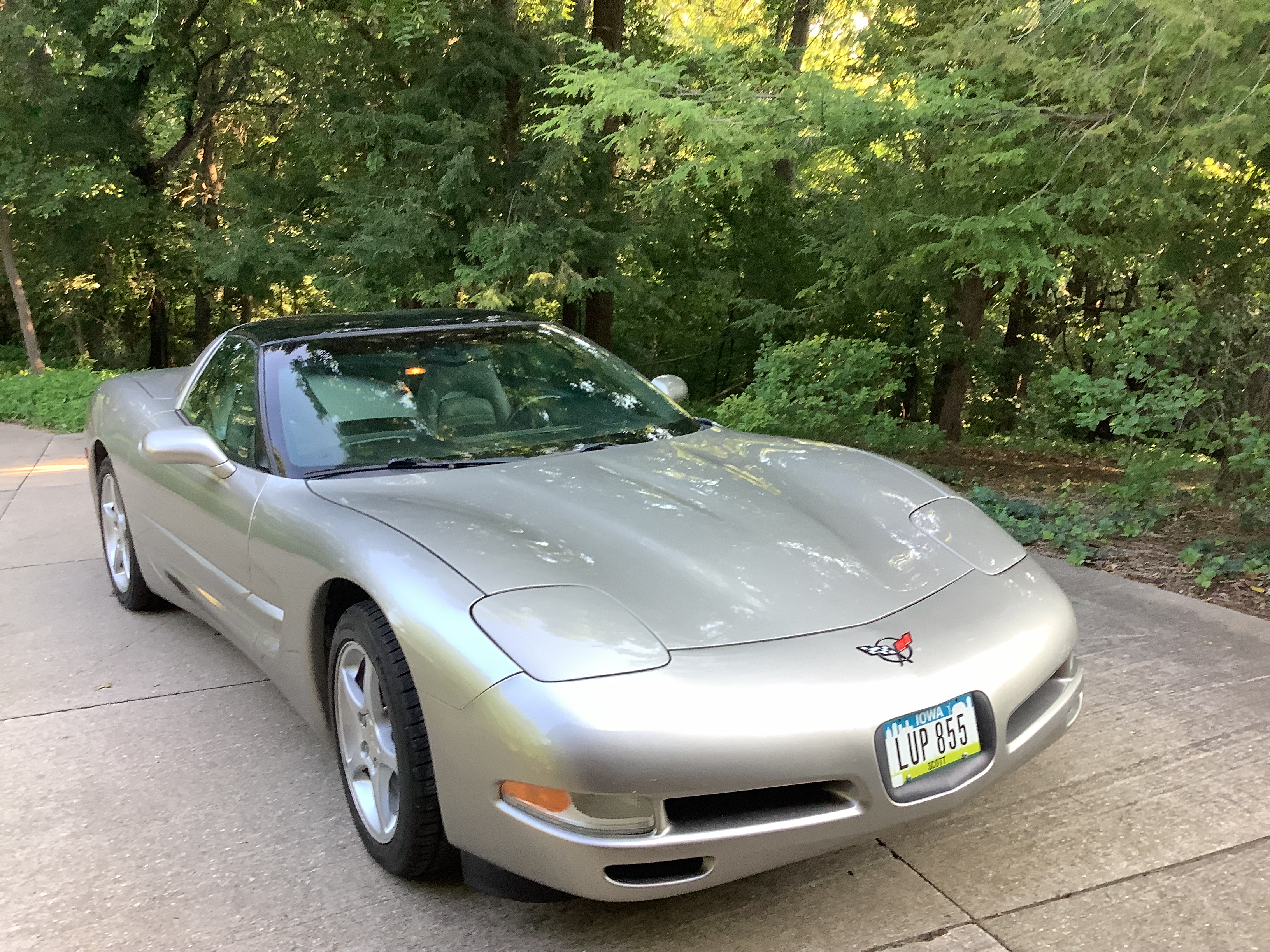 Used 2002 Chevrolet Corvette Coupe w/ Preferred Equipment Group2 RWD image 2