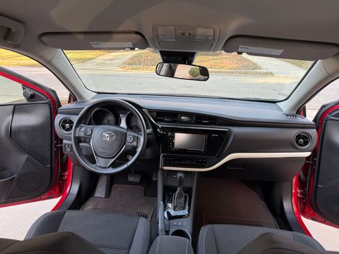 Used 2018 Toyota Corolla iM image 11