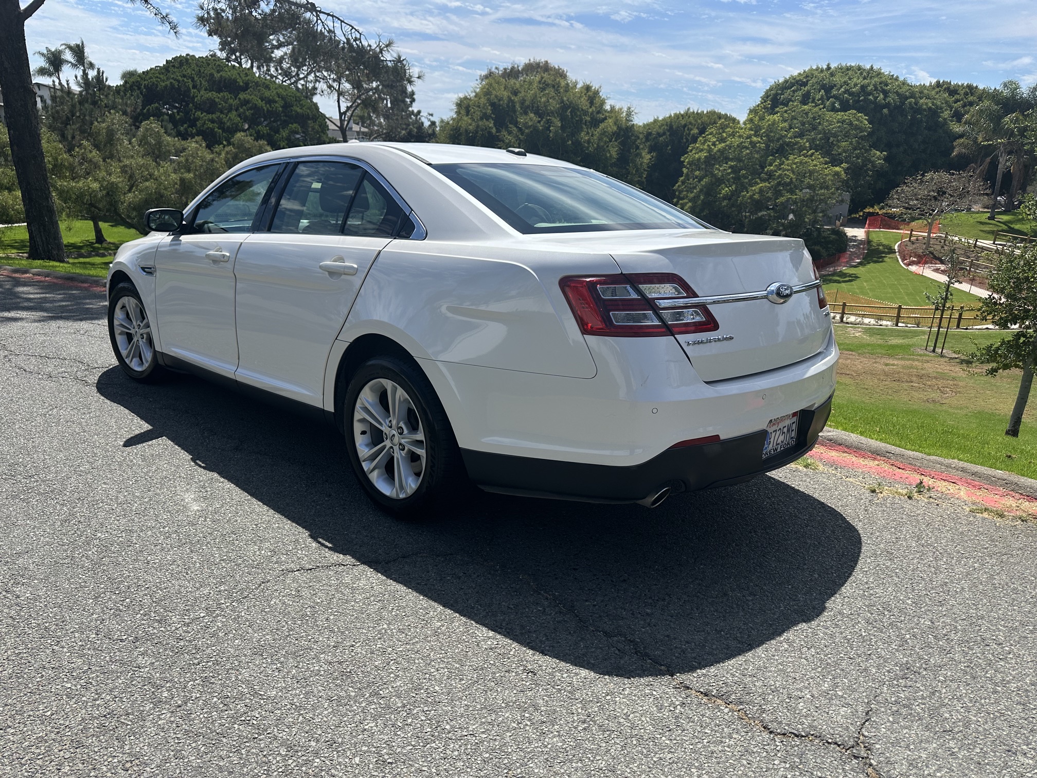 Used 2014 Ford Taurus SEL w/ Equipment Group 201A FWD image 9