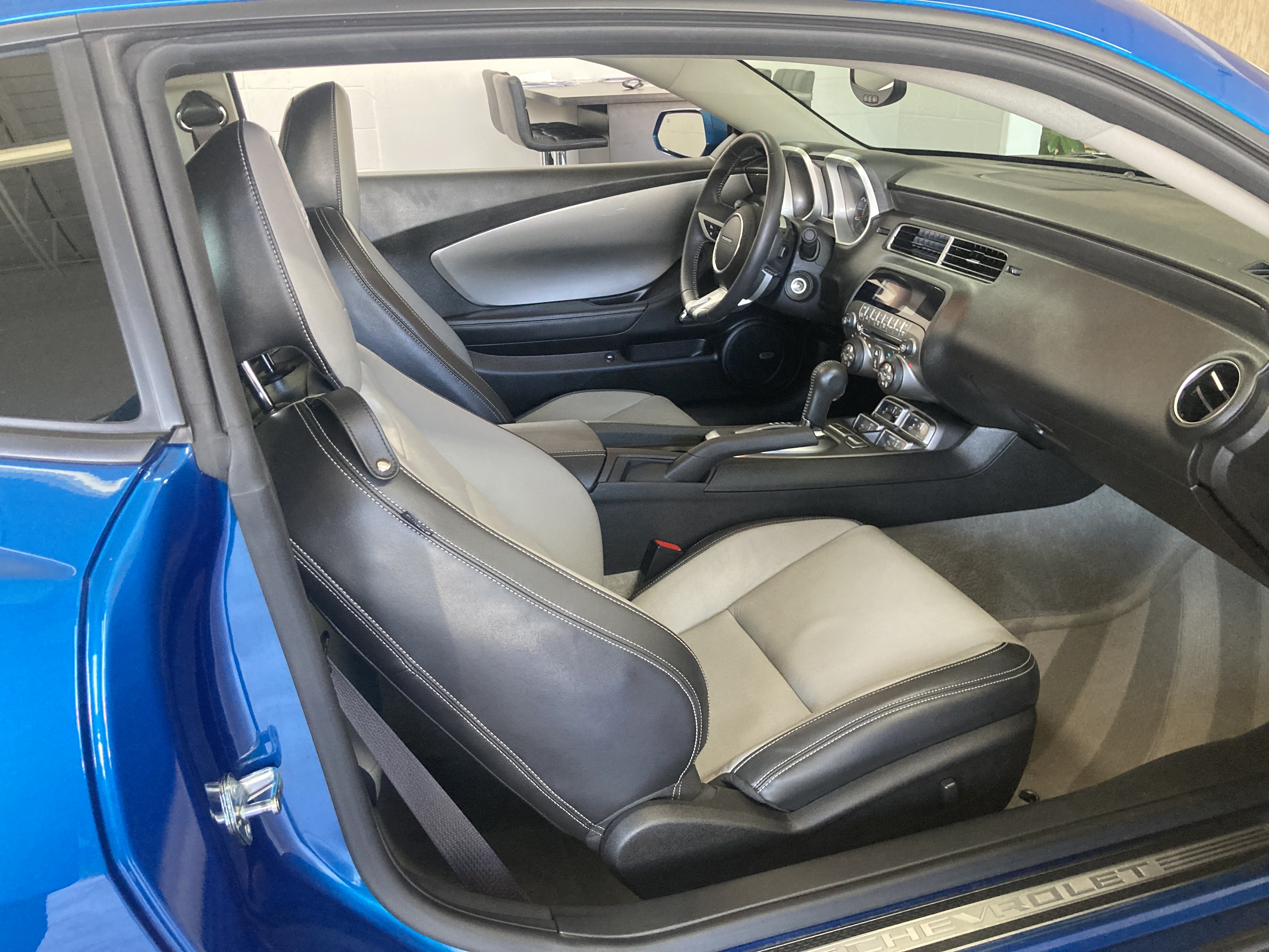 Used 2010 Chevrolet Camaro SS w/ RS Package RWD image 10