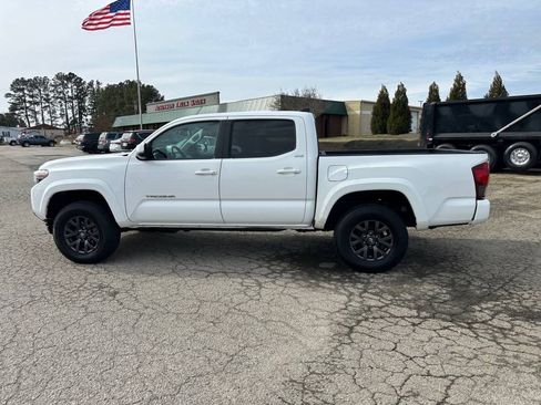 Used 2023 Toyota Tacoma SR5 w/ Technology Package image 8