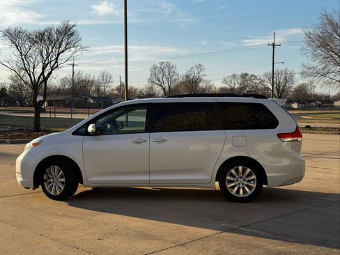 Used 2013 Toyota Sienna Limited w/ Premium Pkg image 10