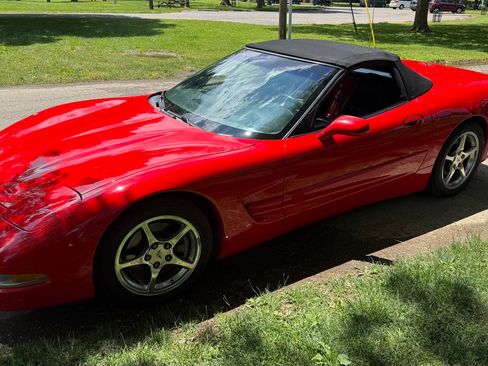 Used 2000 Chevrolet Corvette Convertible w/ Memory Pkg RWD image 20