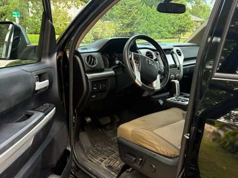 Used 2014 Toyota Tundra SR5 w/ SR5 Upgrade Package AWD/4WD image 11